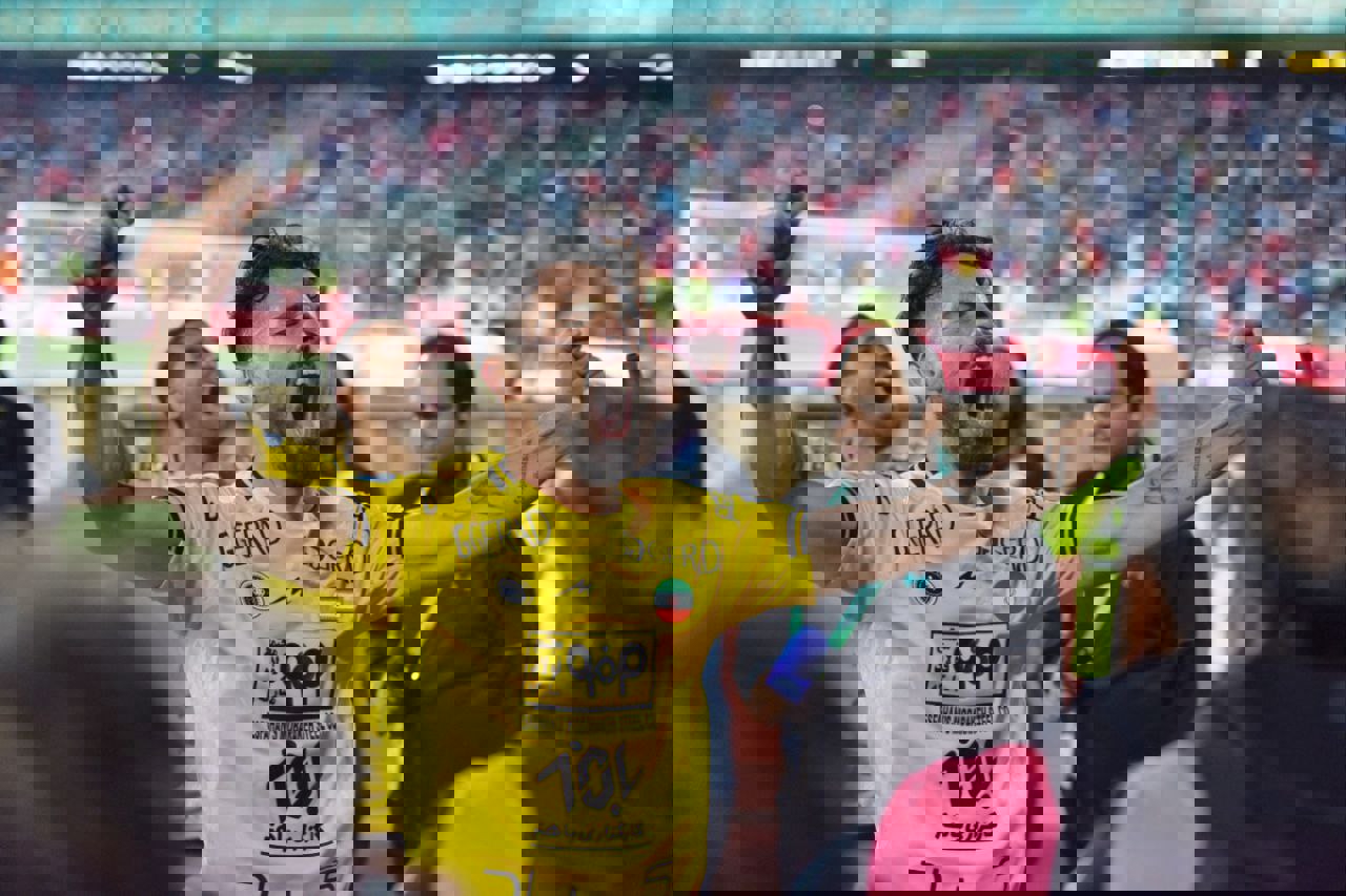 1856996