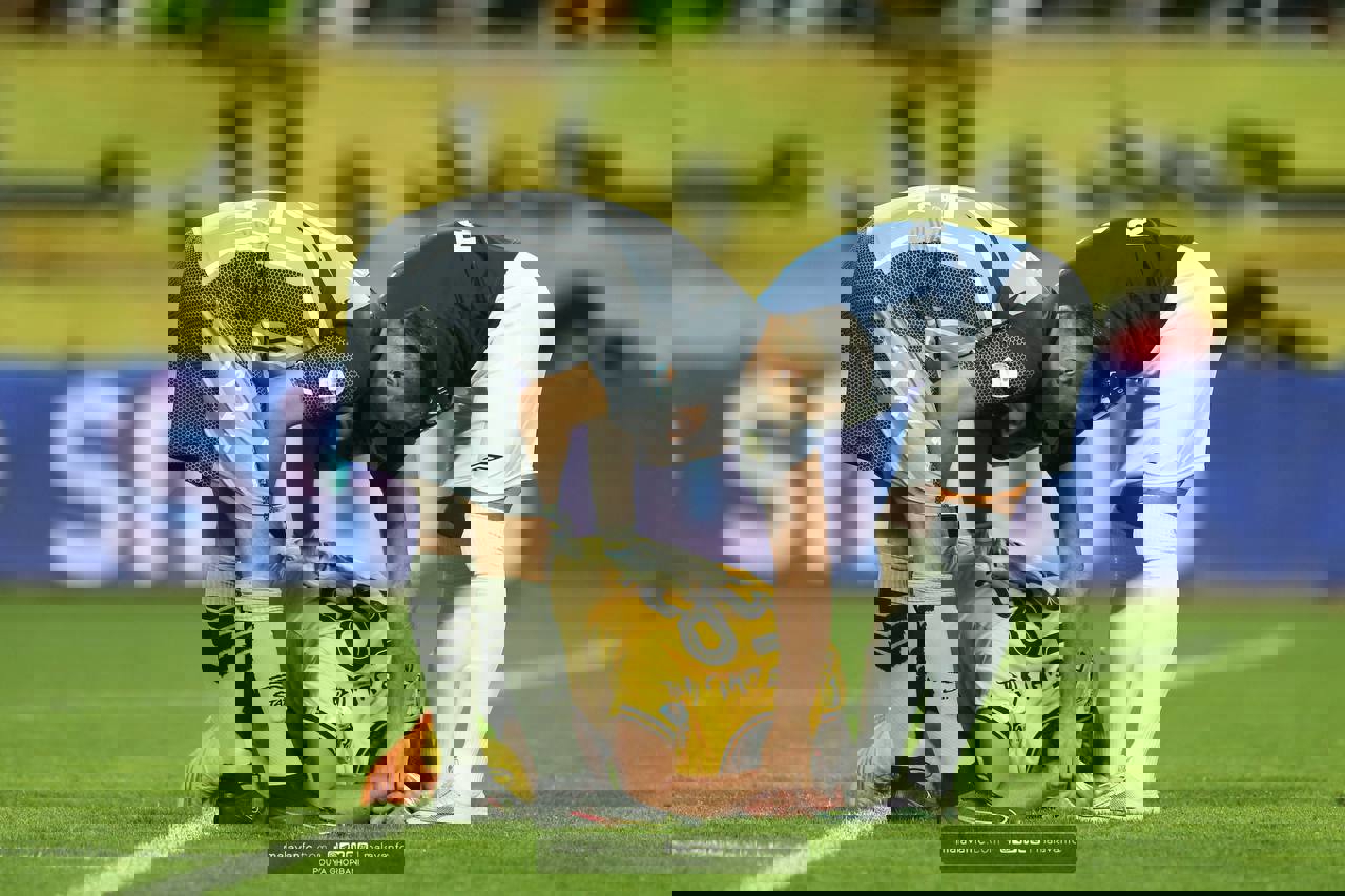 1857372