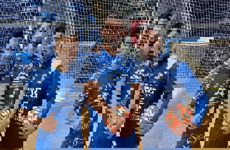 1857563