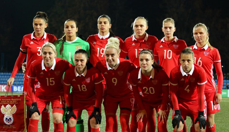 فوتبال زنان: ستاره‌ها در انزلی پا به توپ شدند (عکس)
