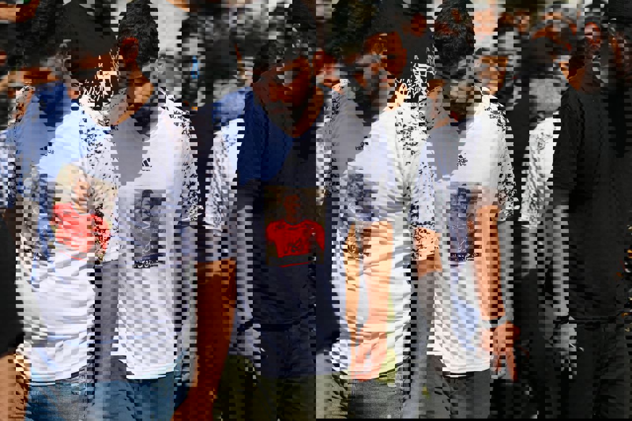 1868163