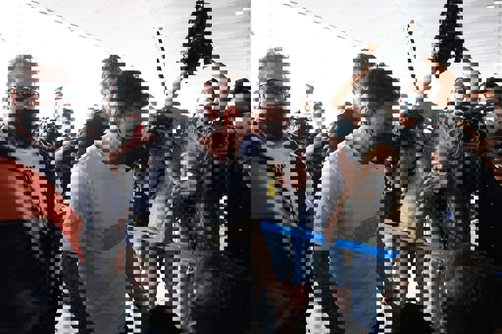 1868379