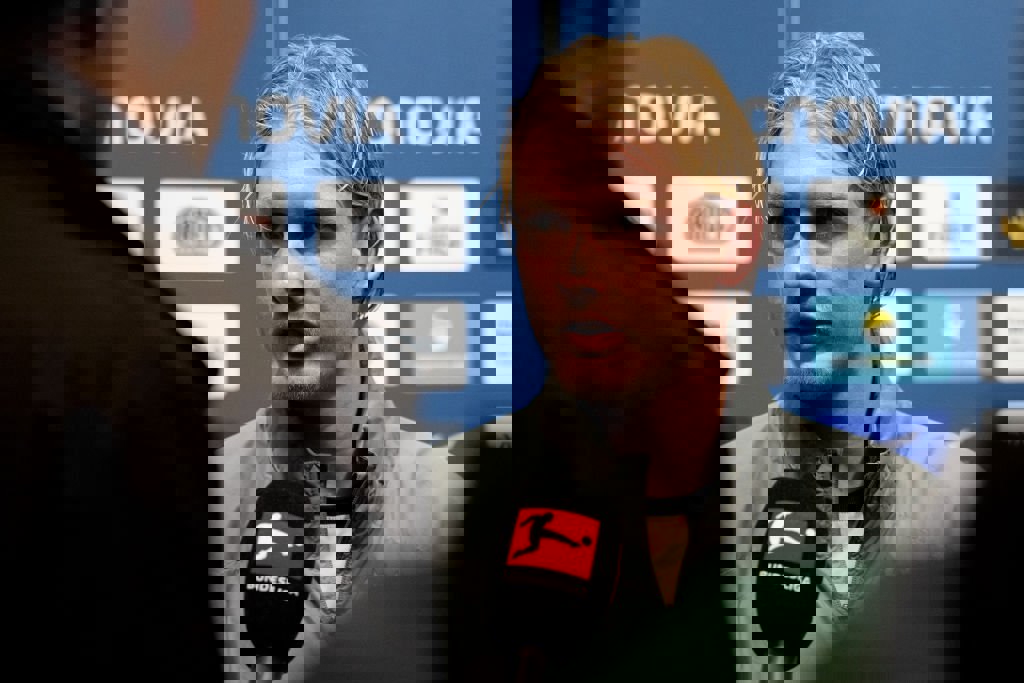 1868335