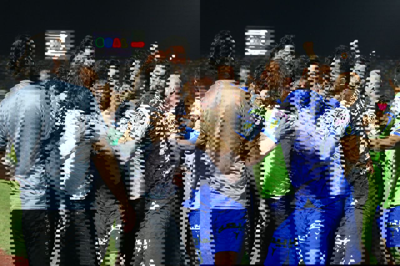 1868636