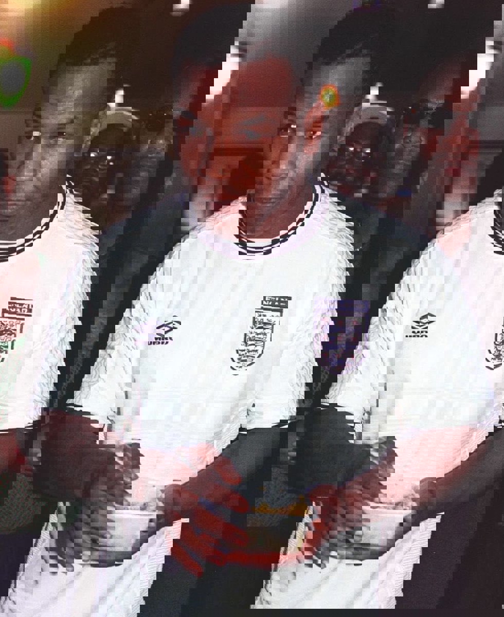 1868537
