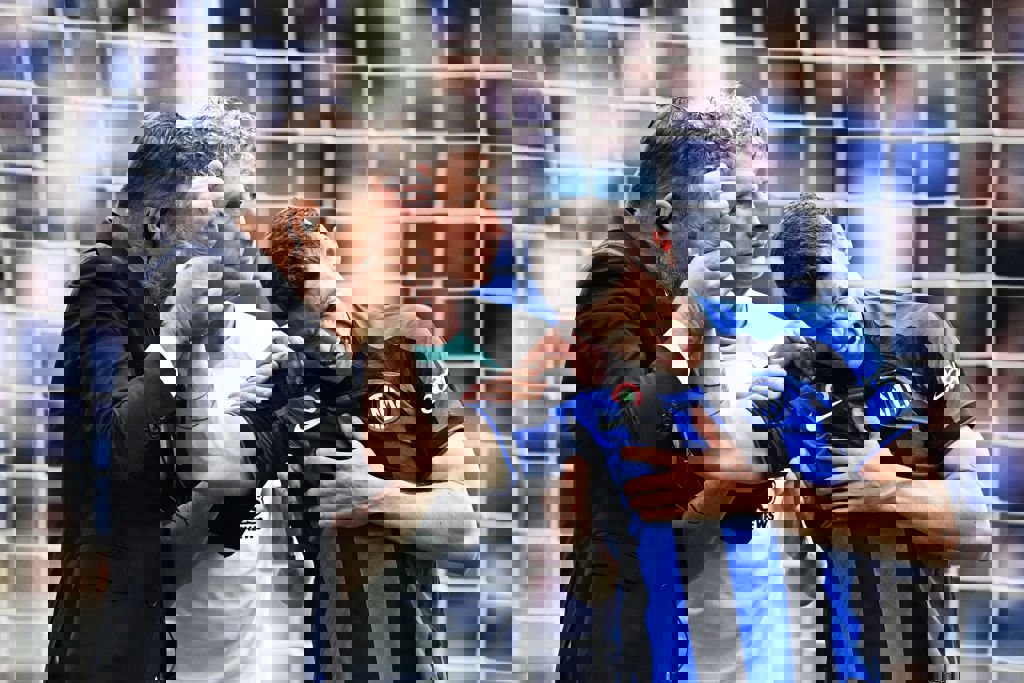 1869044