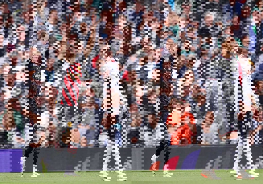 1869081