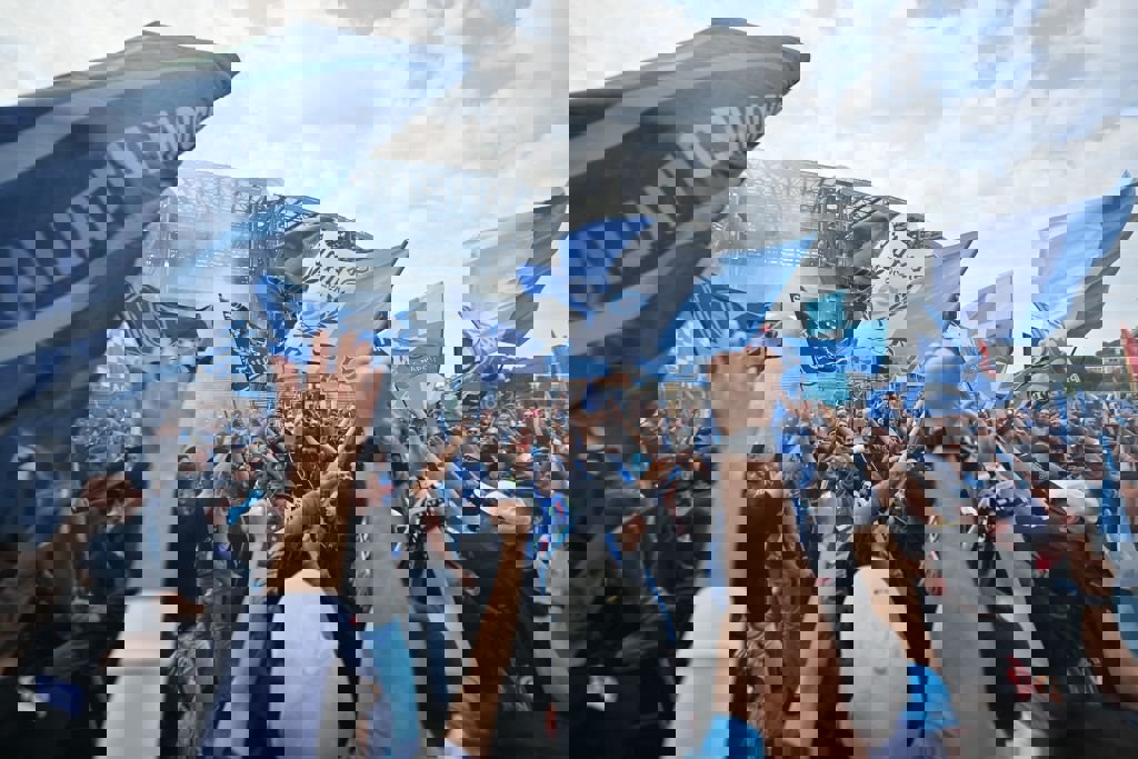 1869069