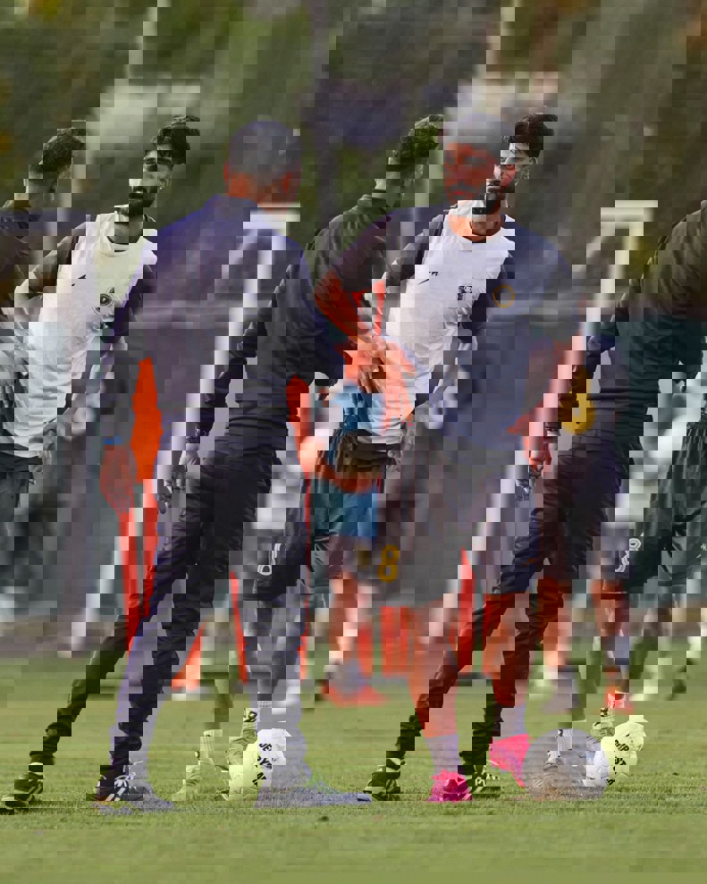 1869003