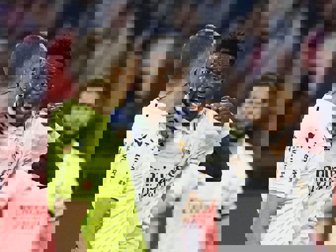 1868986
