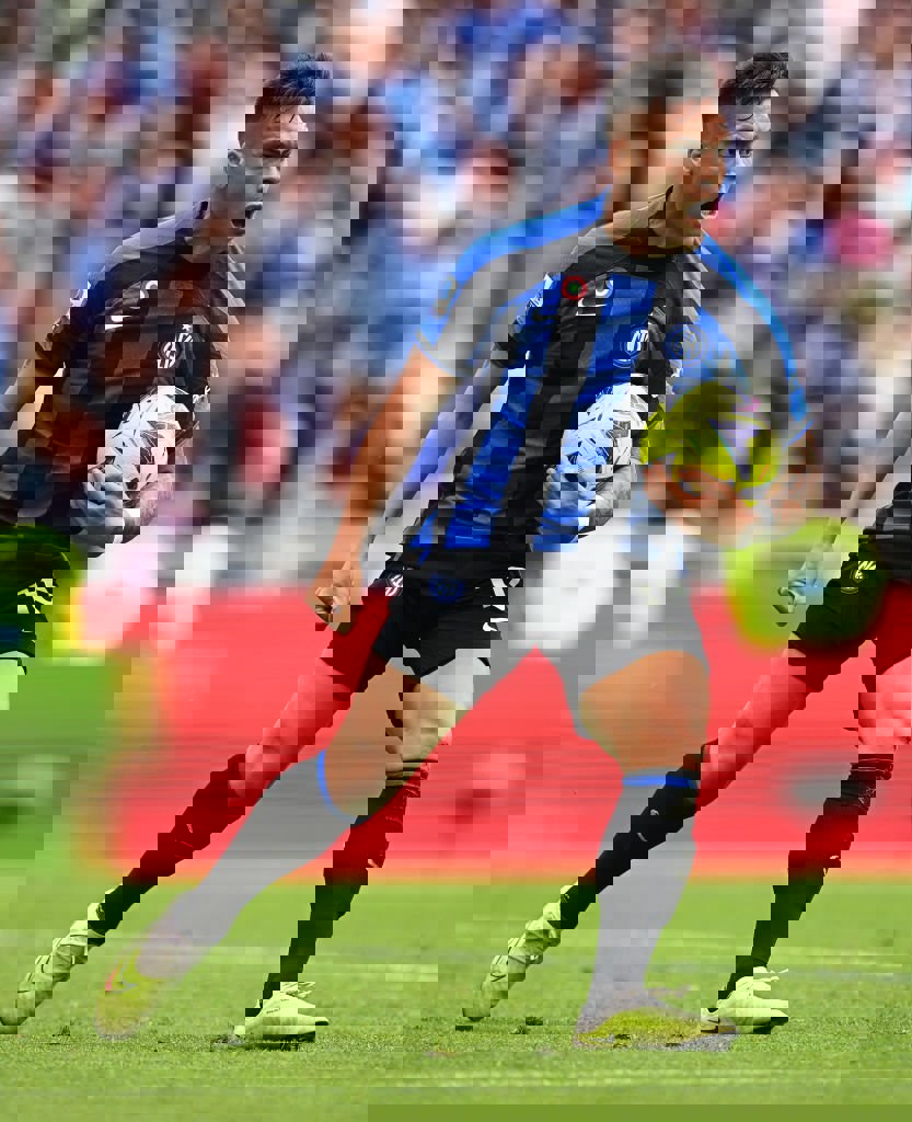 1869056