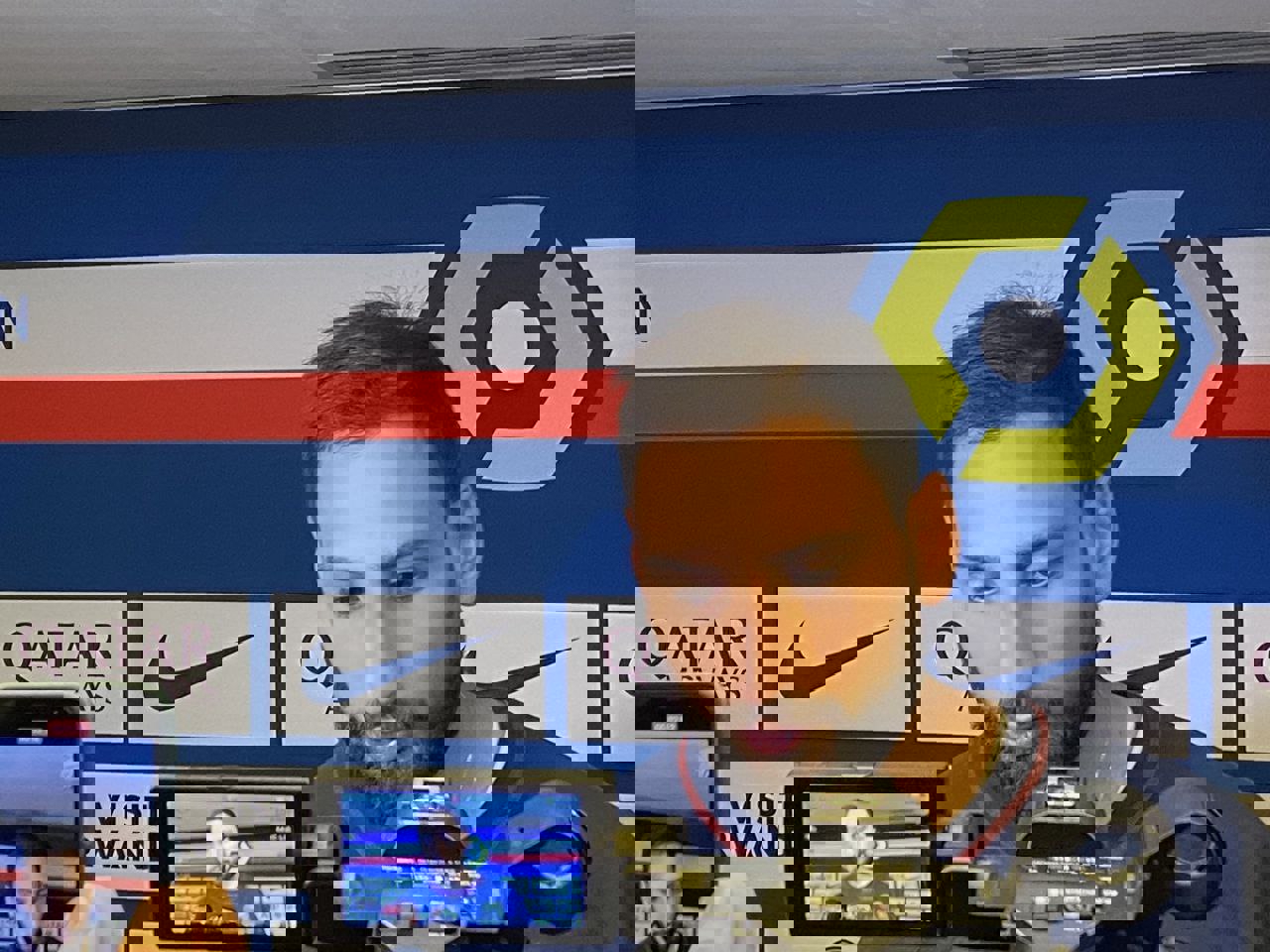 1869373