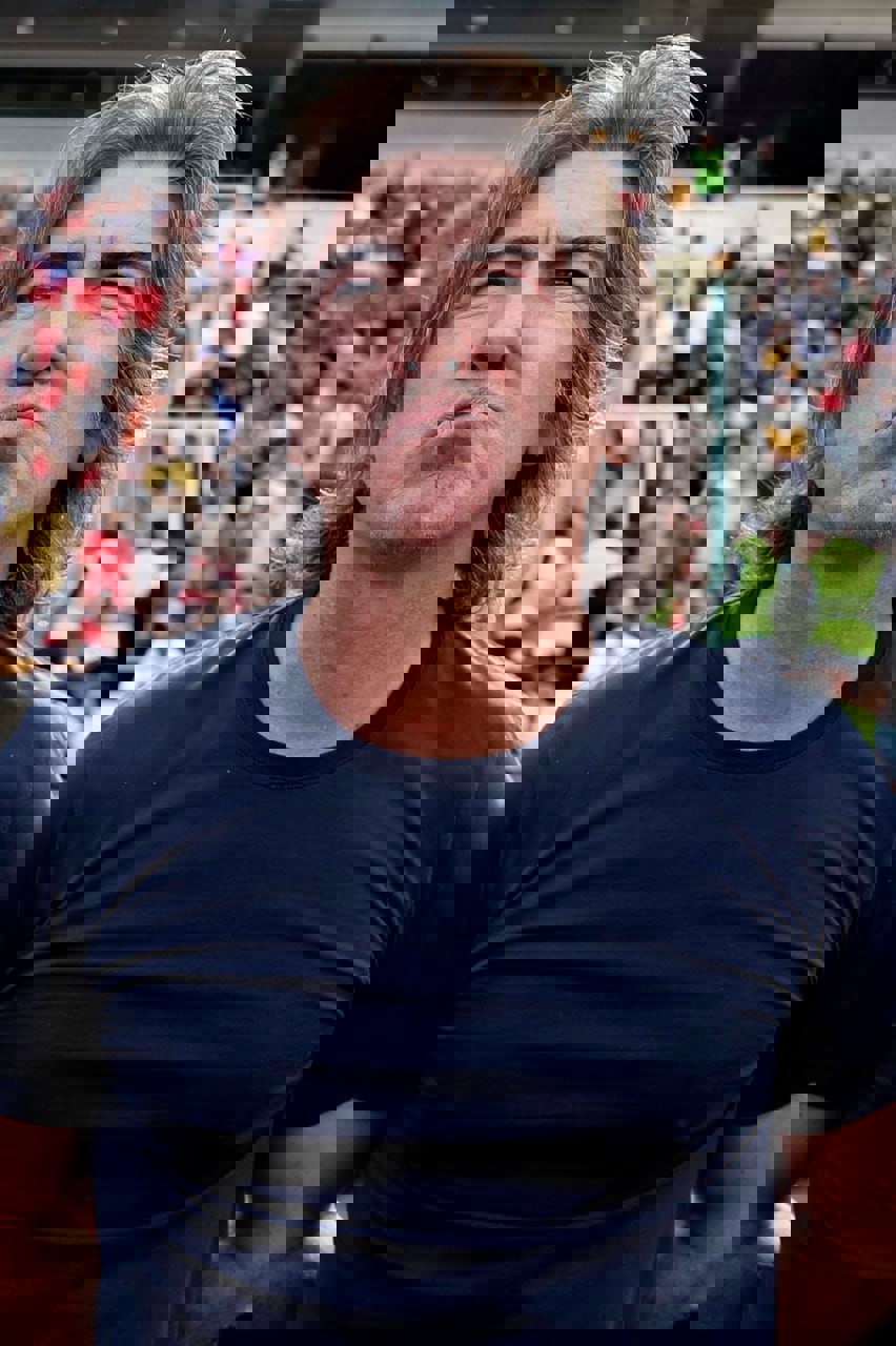1869709