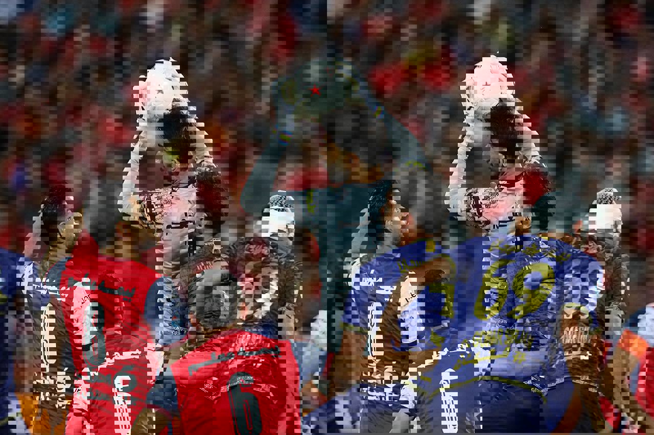 1869798