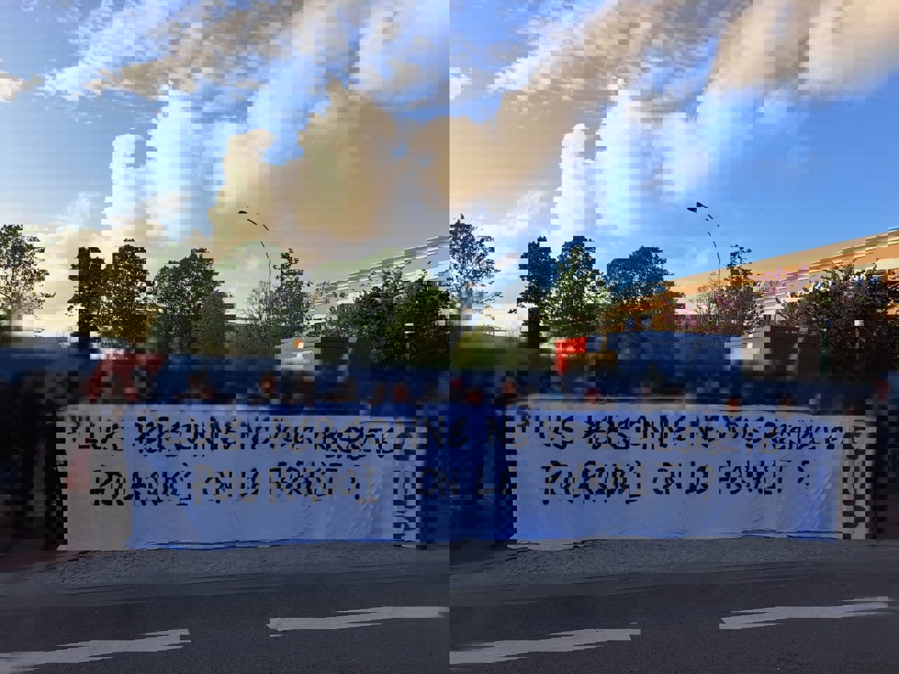 1869925