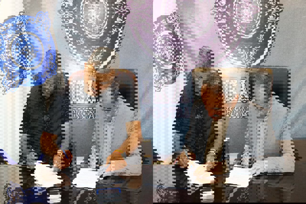 1870057