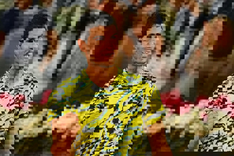 1870152