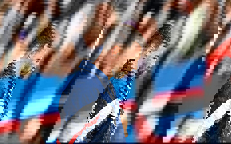 1870323