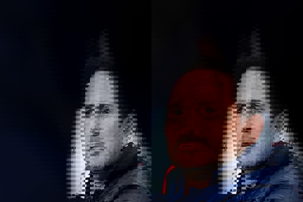 1870302