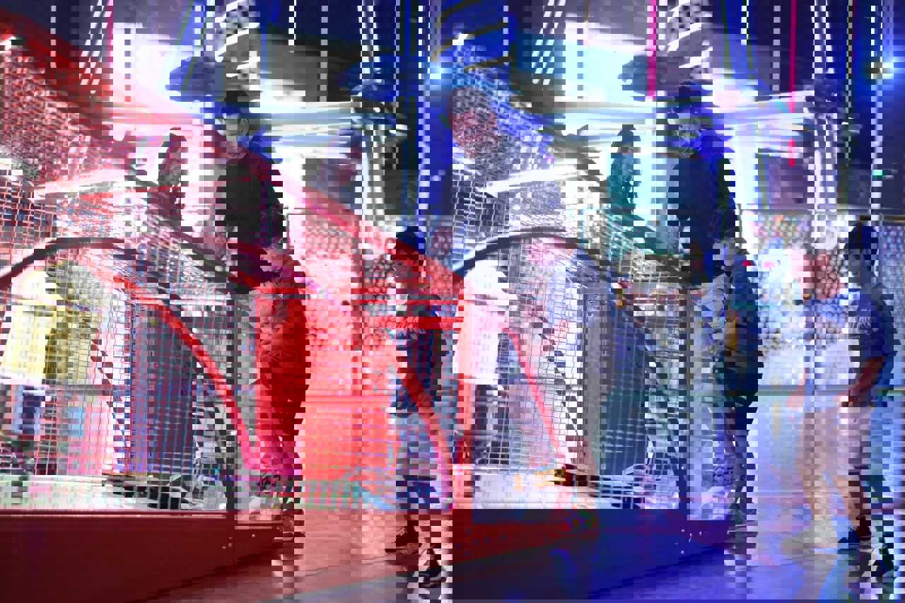 1870381