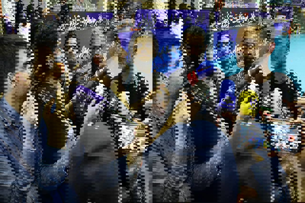 1870547