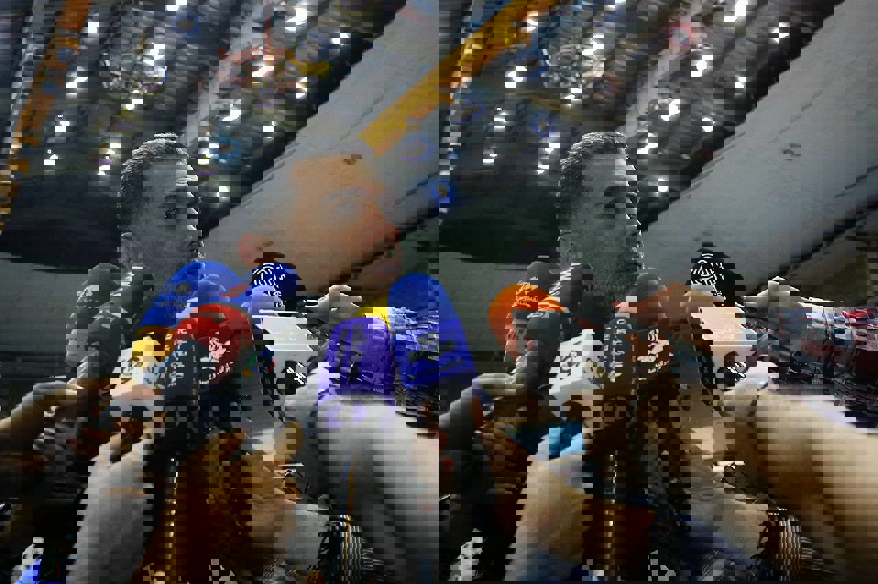 1870548