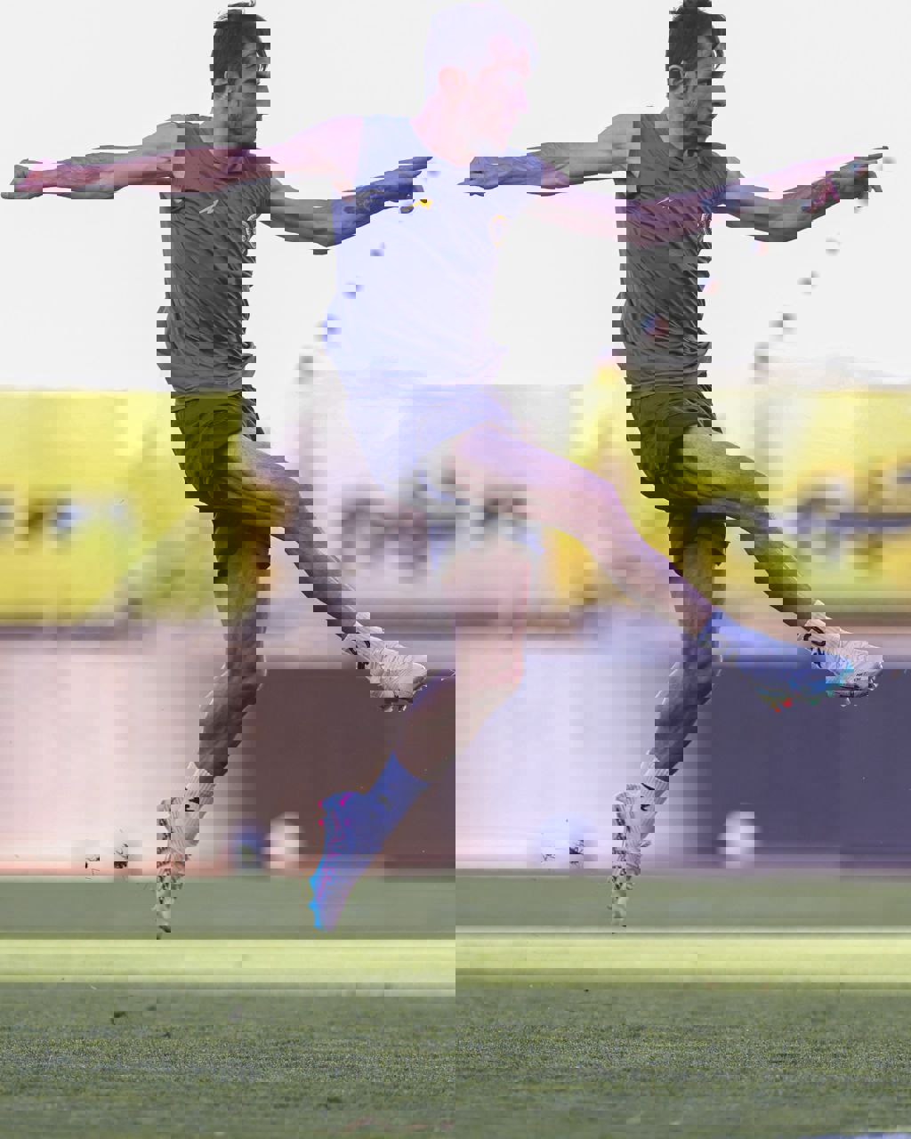 1870544