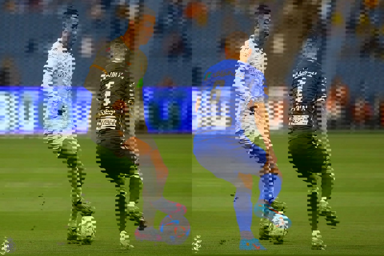 1870558