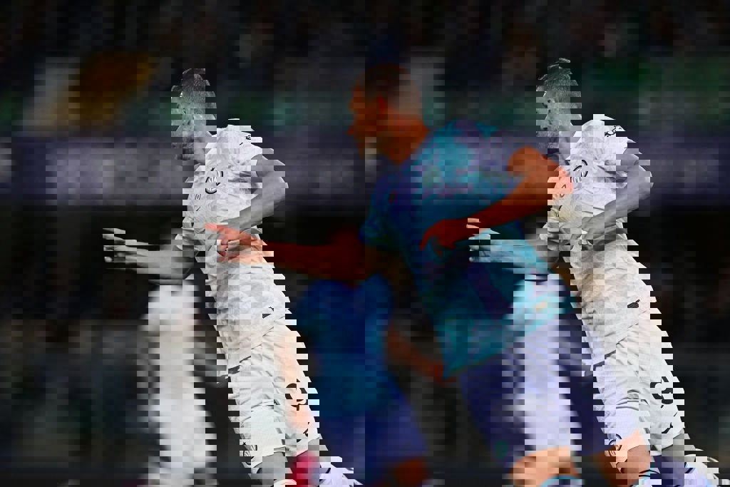 1870676