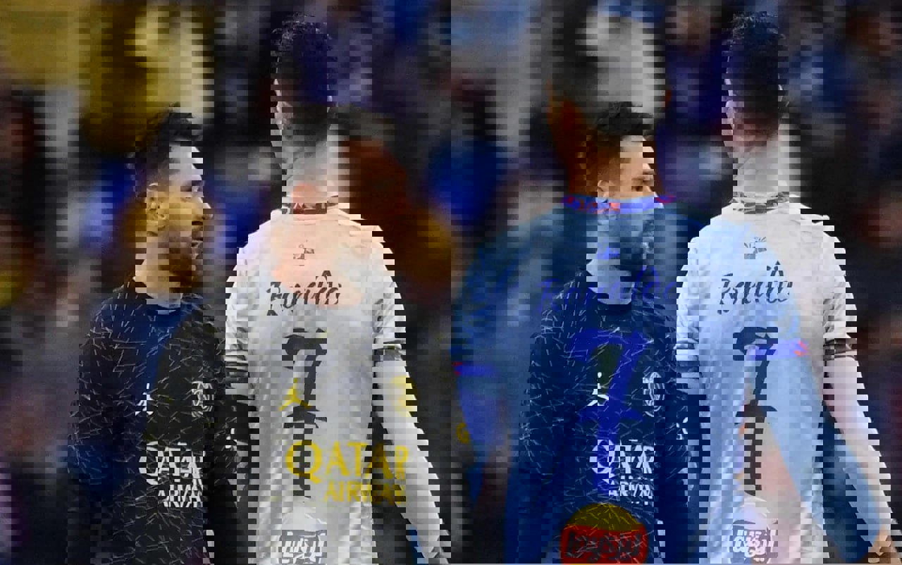 1870608