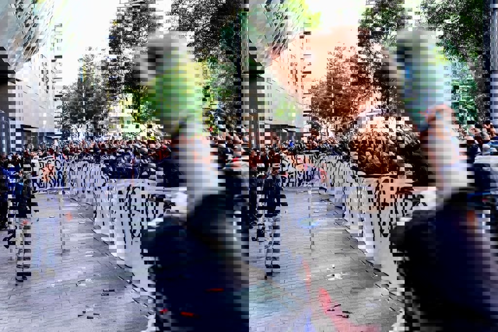 1870854