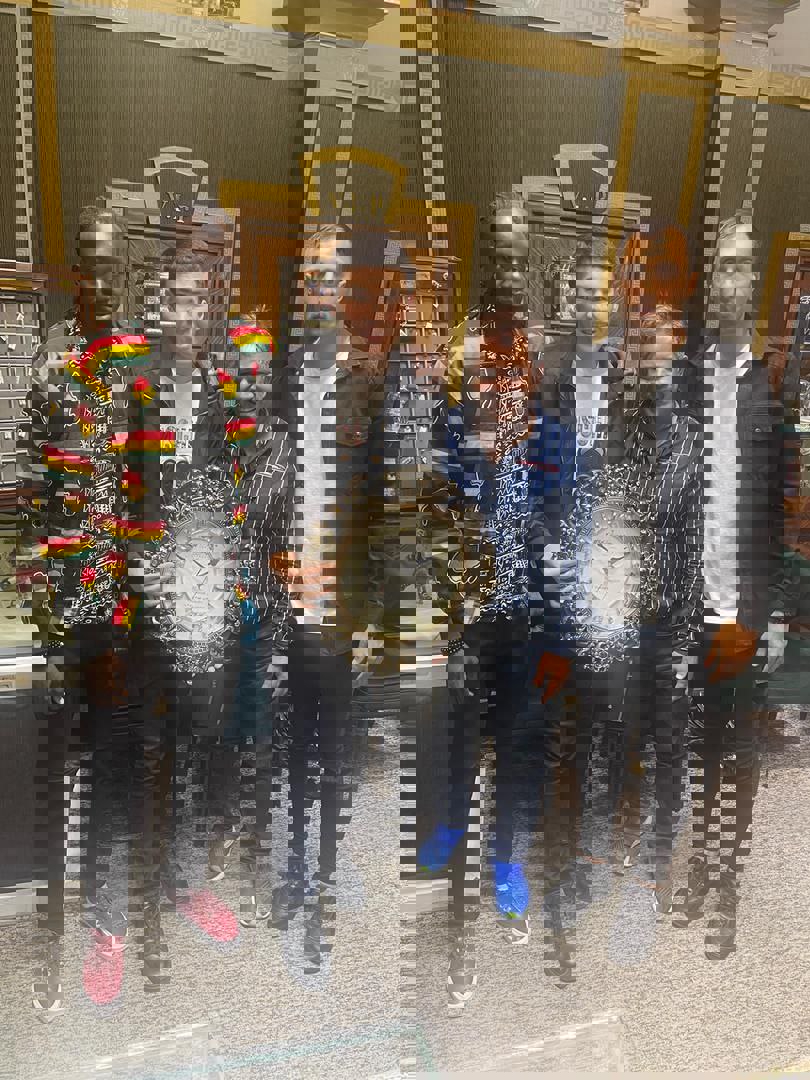 1870837