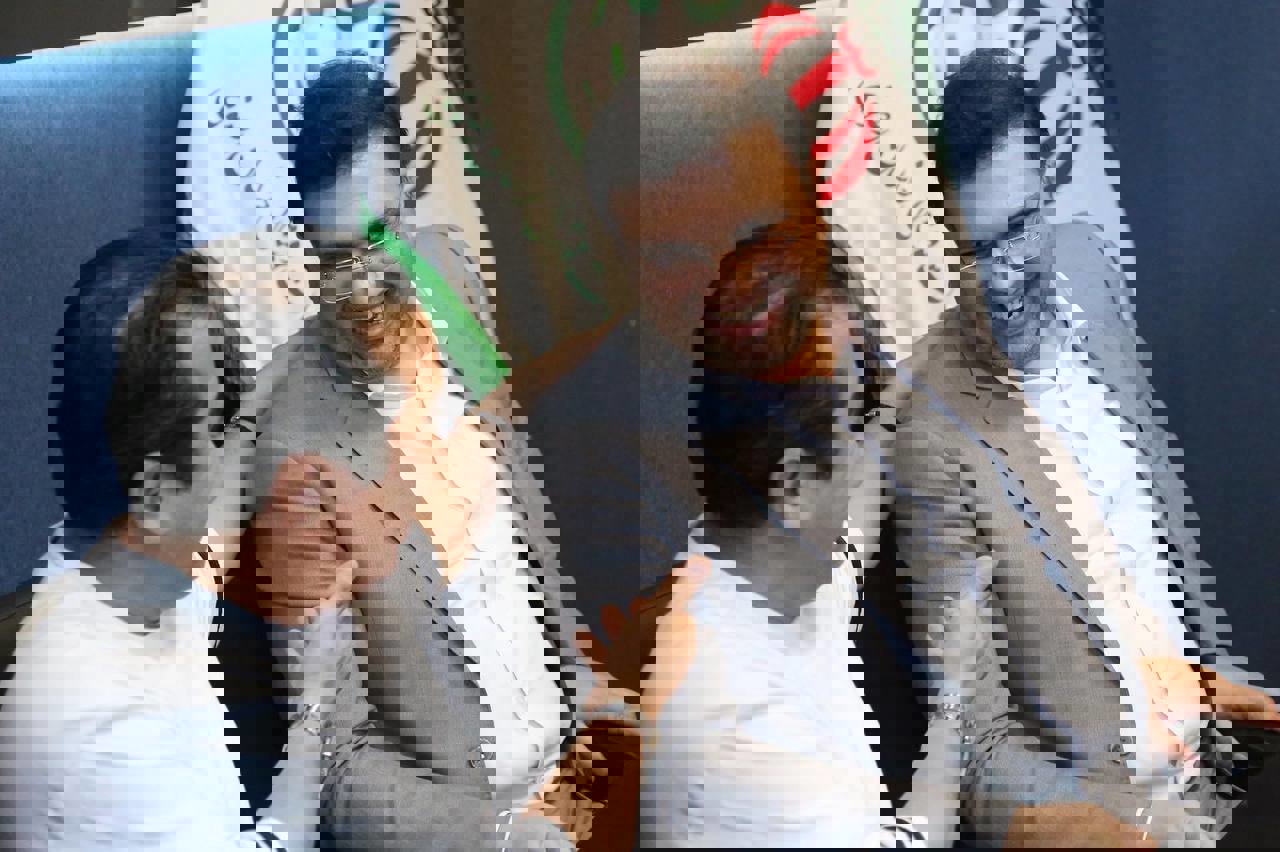 1870981