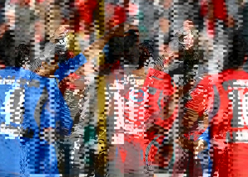 1871137