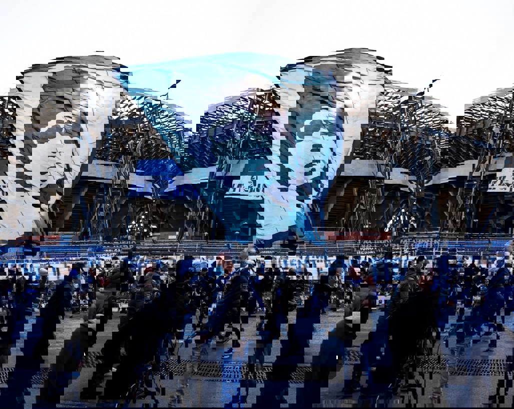 1871157