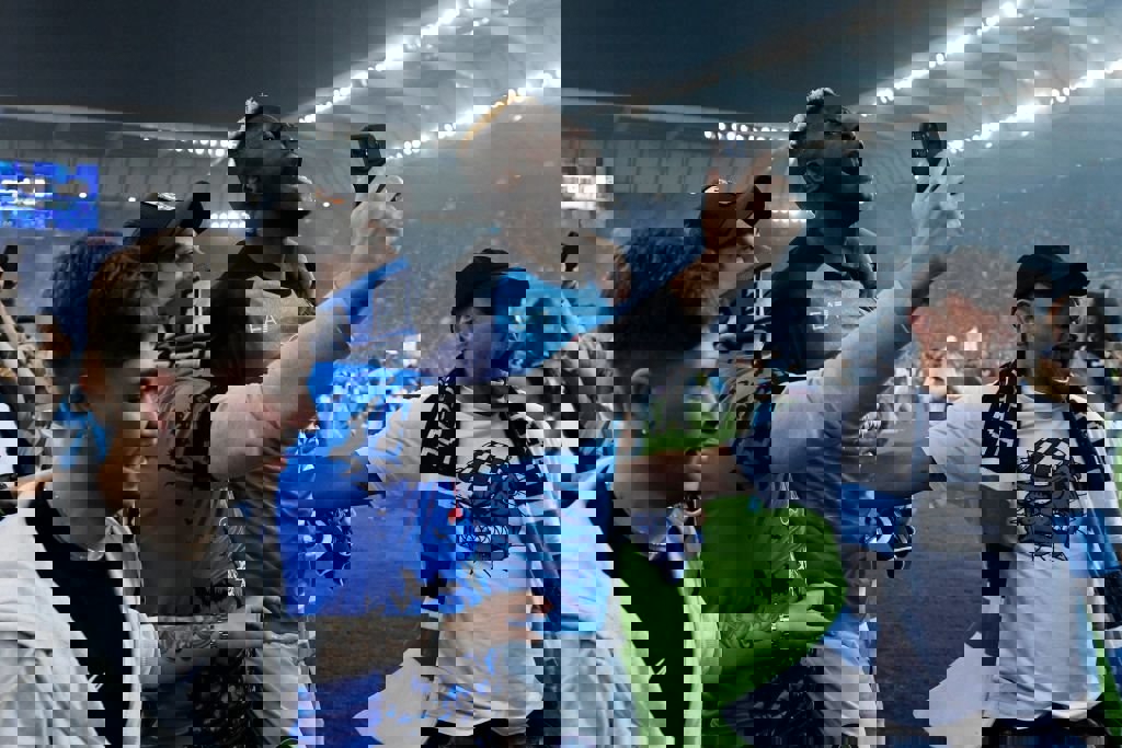 1871261