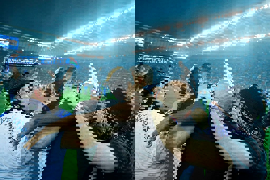 1871256