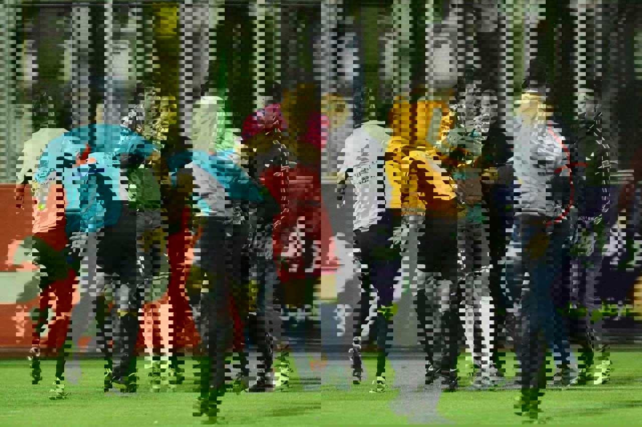 1871351