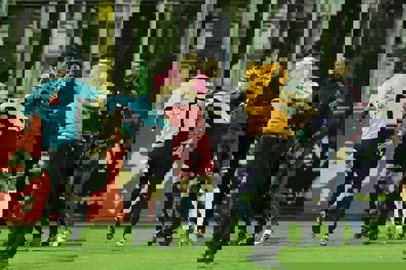 1871351