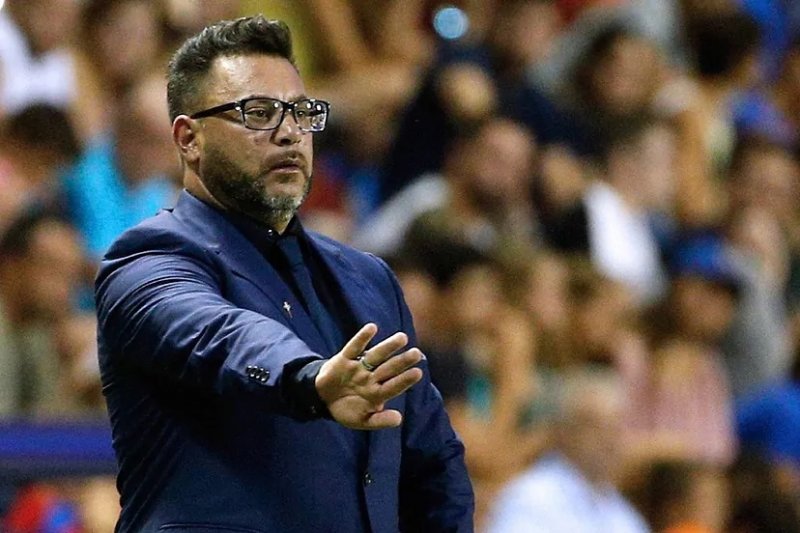 مسی باید پاریس را ترک کند / PSG برج ایفل را هم بخرد، قهرمان اروپا نمی شود