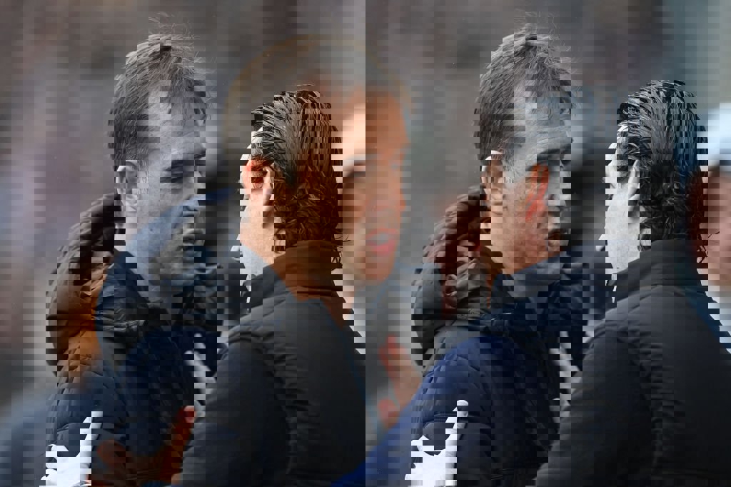 1872094