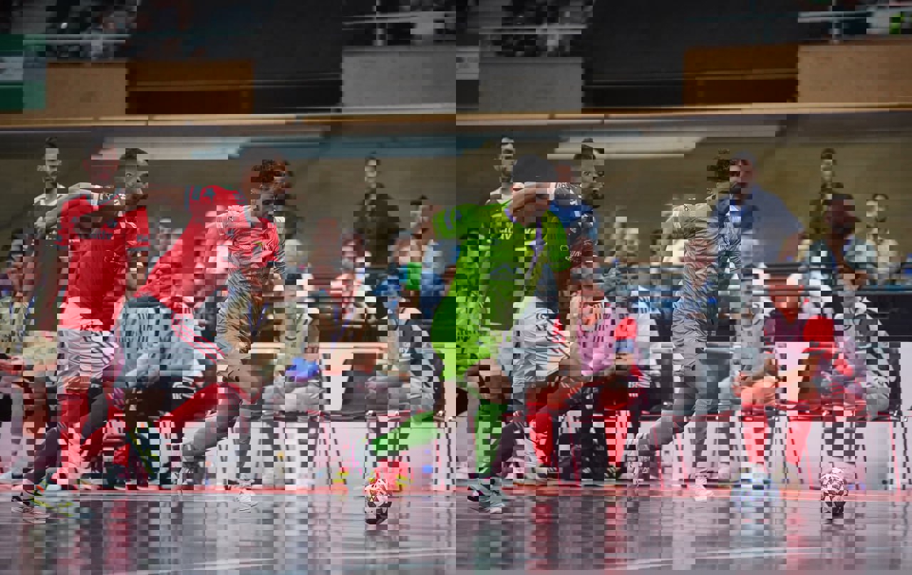 1871542