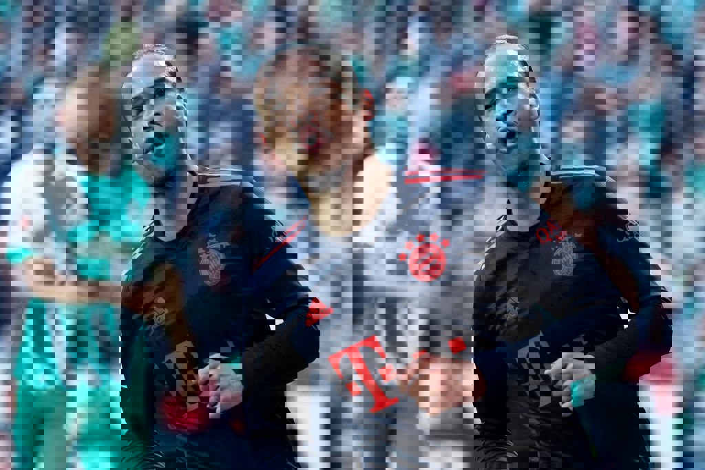 1872098