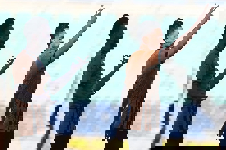 1871570