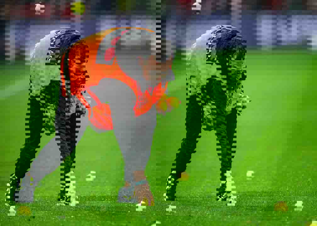 1871608