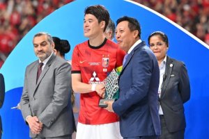 مدافع تیم ملی ژاپن بهترین بازیکن آسیا ۲۰۲۲
