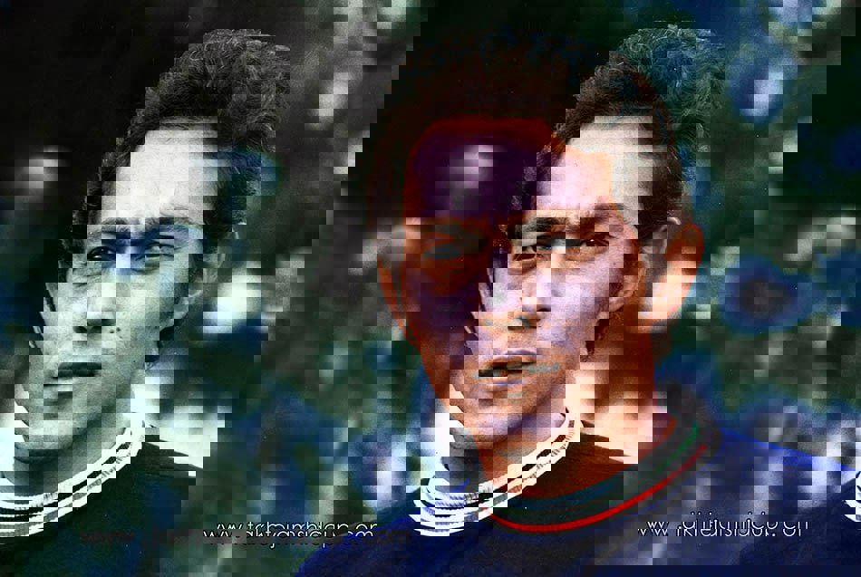 1871813