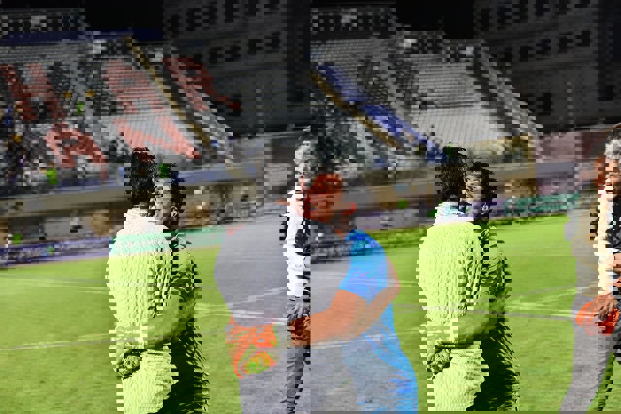 1872027