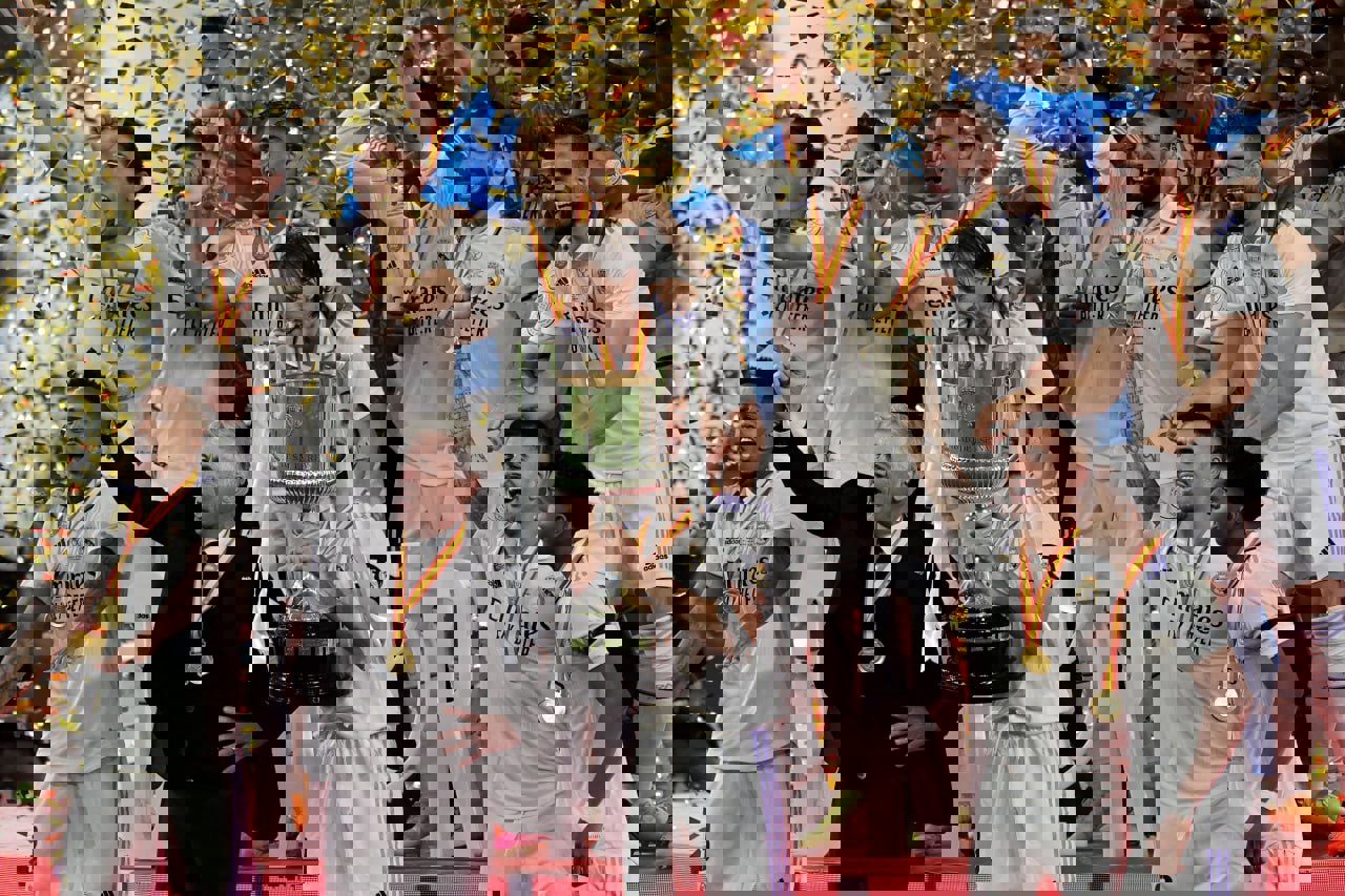 1872256