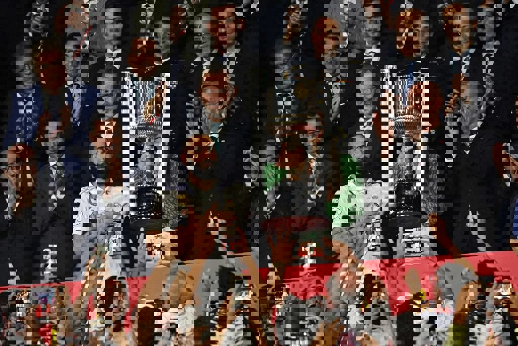 1872257